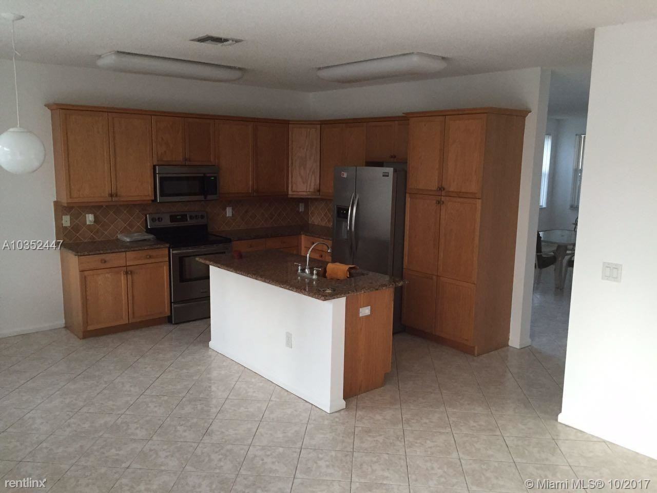5002 SW 155th Ave #1 - Photo 2 of 11