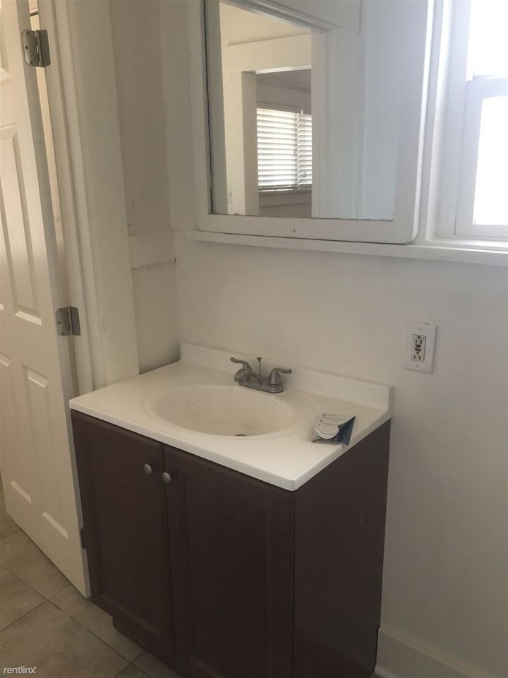 370 E 52nd St - Photo 2 of 10