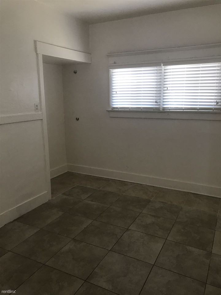 370 E 52nd St - Photo 3 of 10