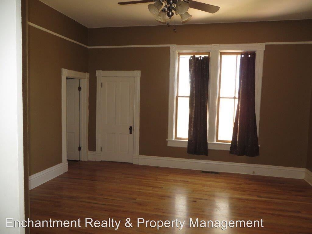 306 W 10th St - Photo 2 of 17