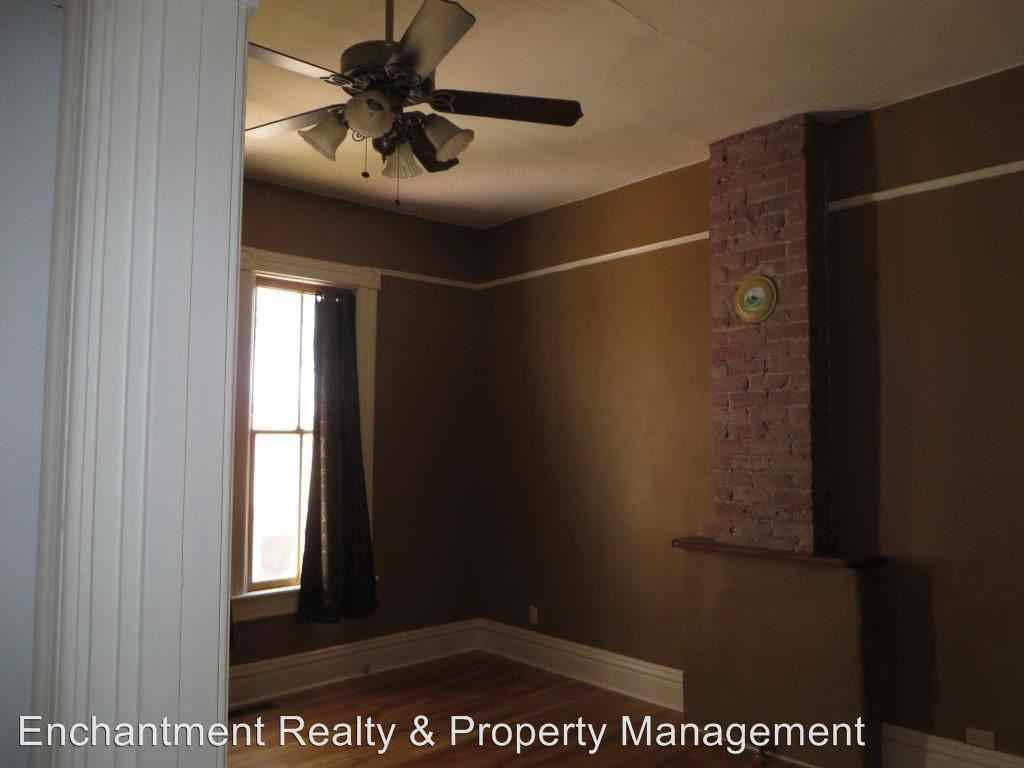 306 W 10th St - Photo 3 of 17