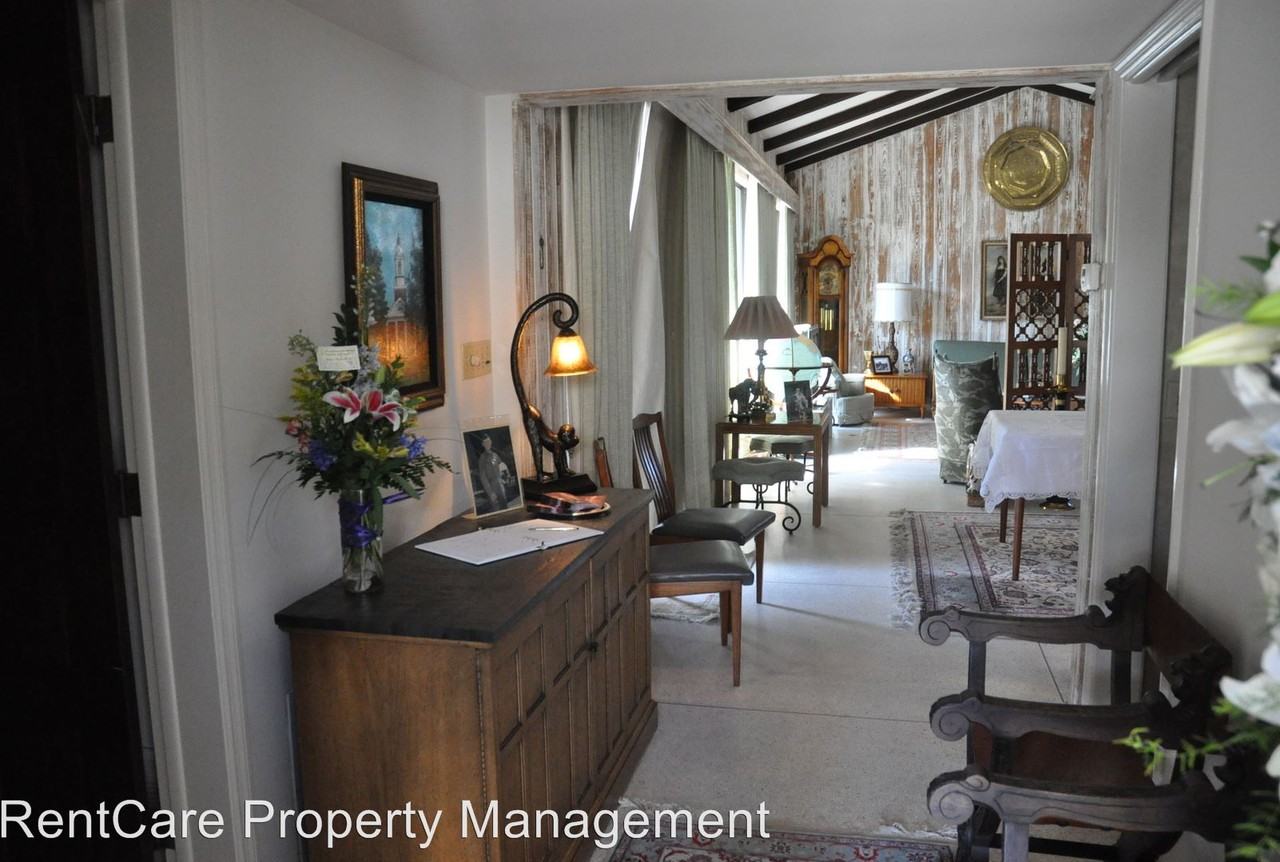 9040 Bay Hill Blvd - Photo 3 of 13