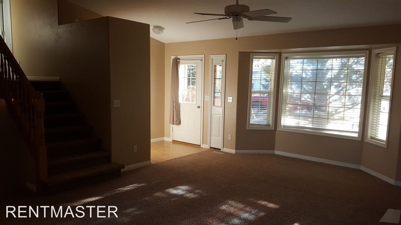 411 N 4200 E - Photo 3 of 13