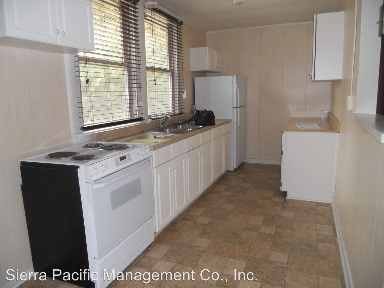 390 Commercial St - Photo 2 of 5