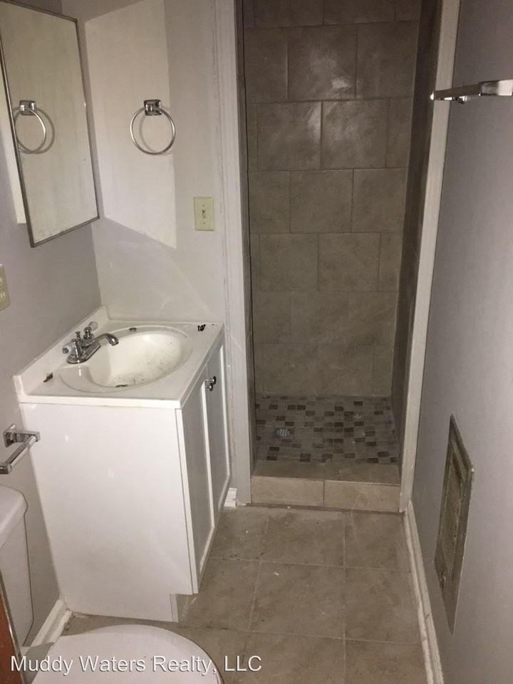 2825 Fogg Rd S - Photo 3 of 9
