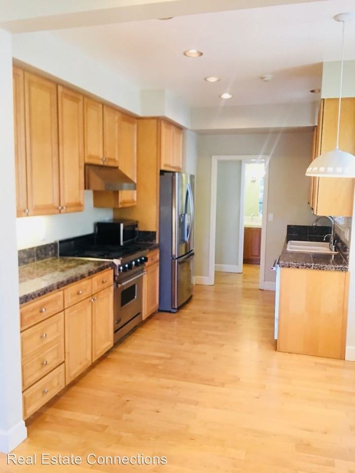 646 Creek Dr - Photo 2 of 19