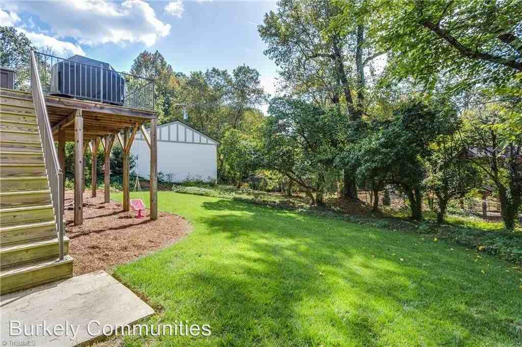 537 Woodland Dr - Photo 2 of 12