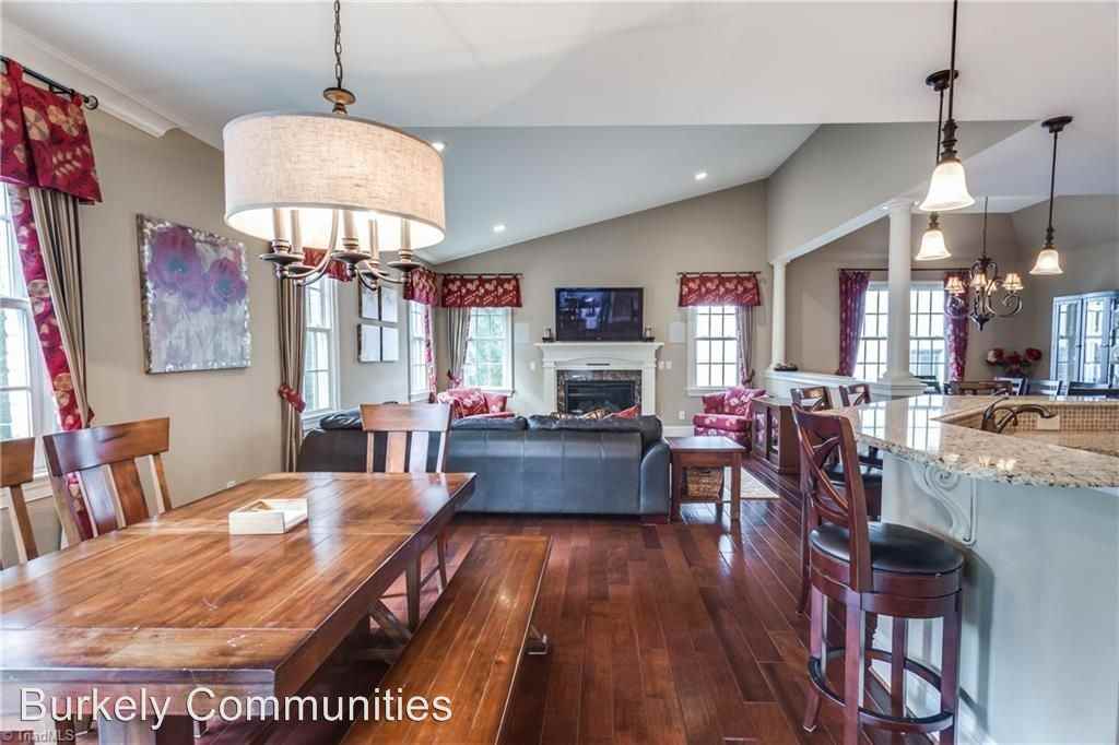 537 Woodland Dr - Photo 3 of 12