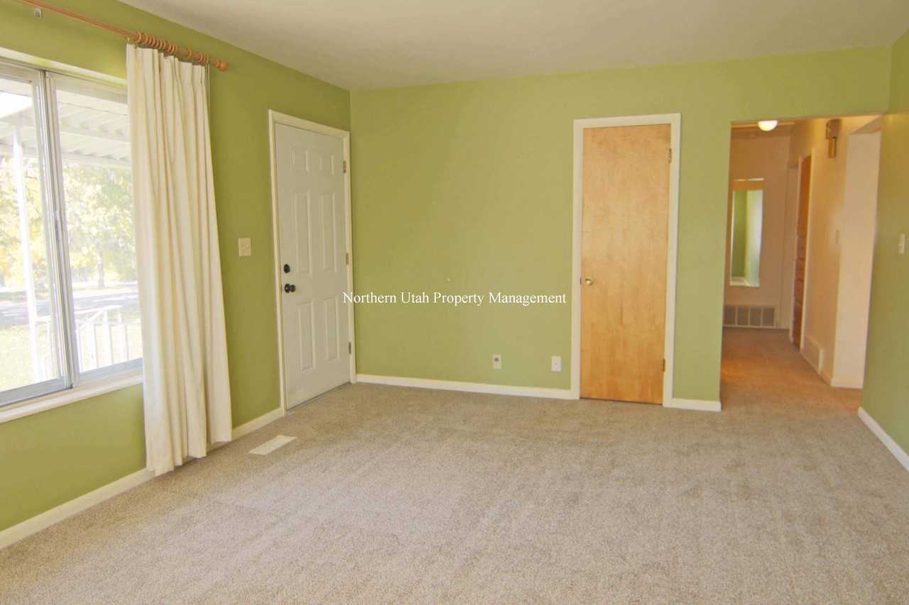 3456 Iowa Ave - Photo 2 of 22