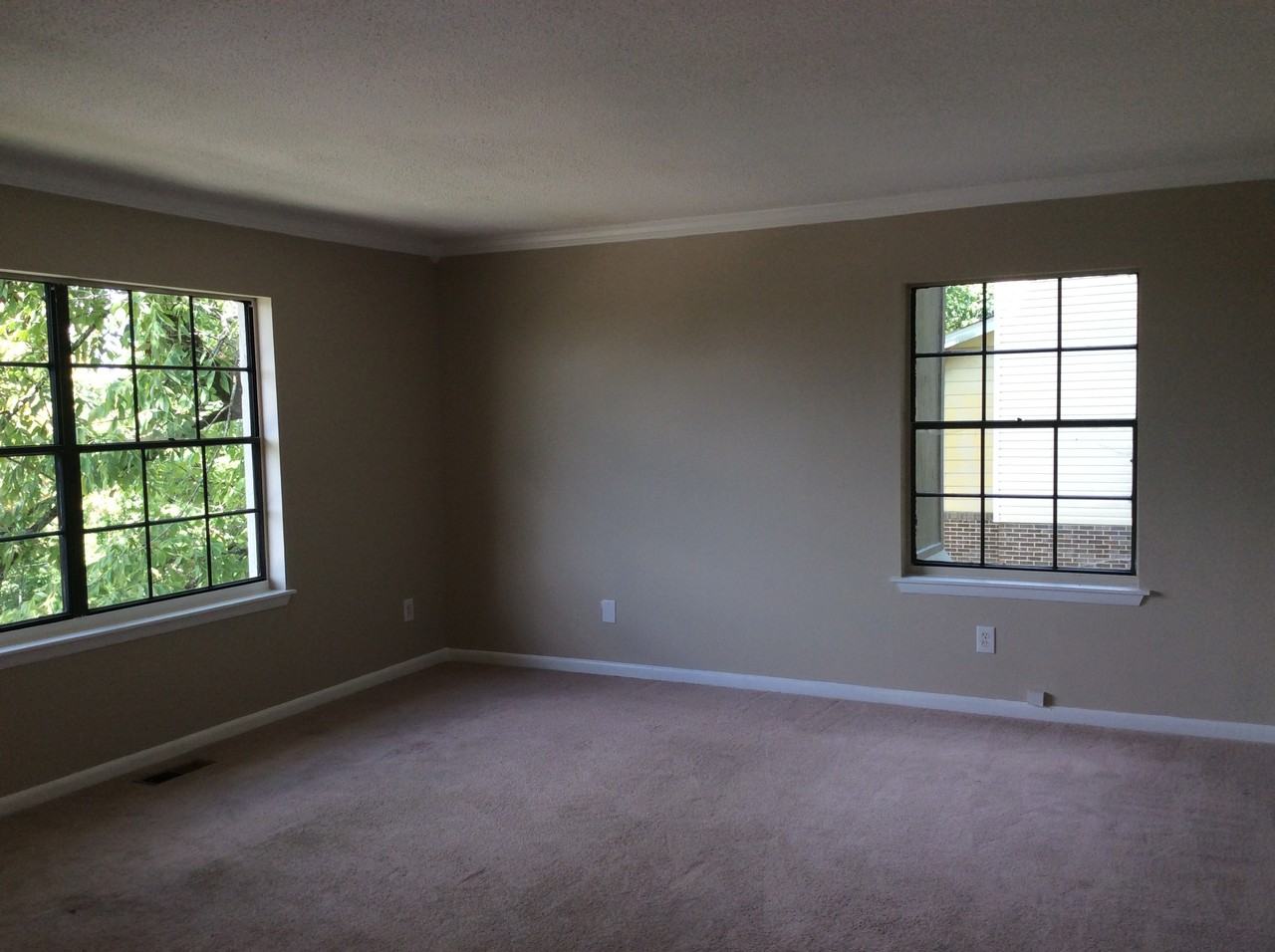 8905 Valley Hill Dr - Photo 3 of 15