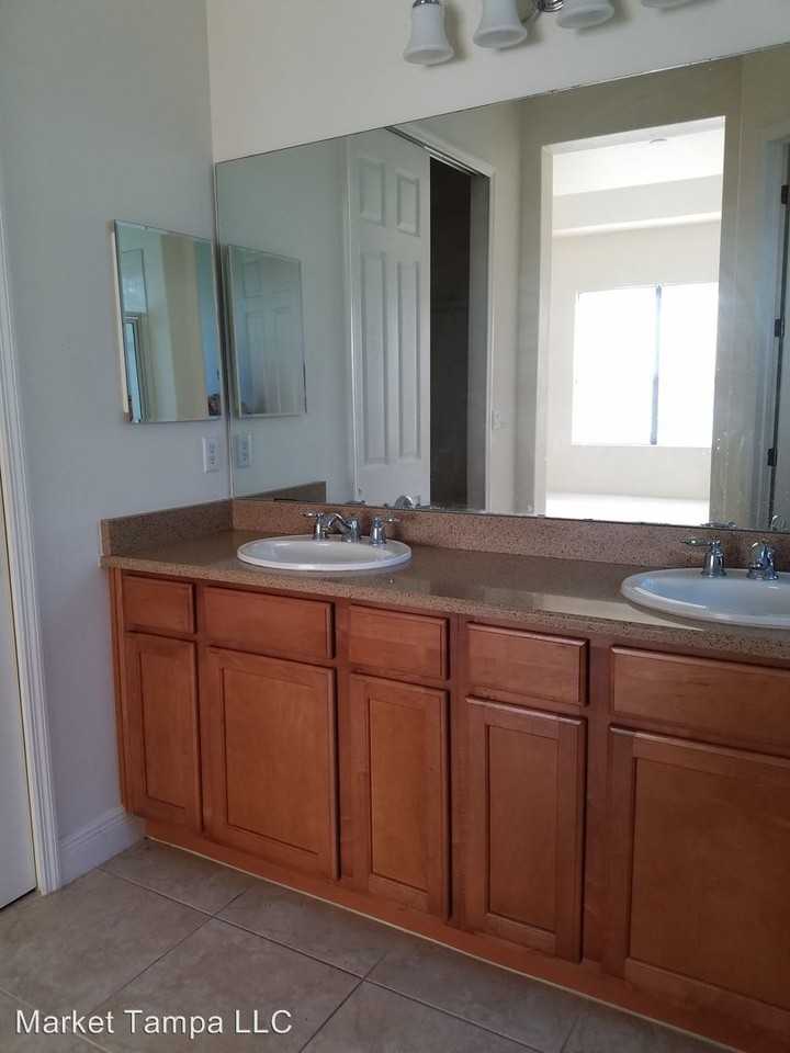 220 Indian Wells Ave - Photo 3 of 5