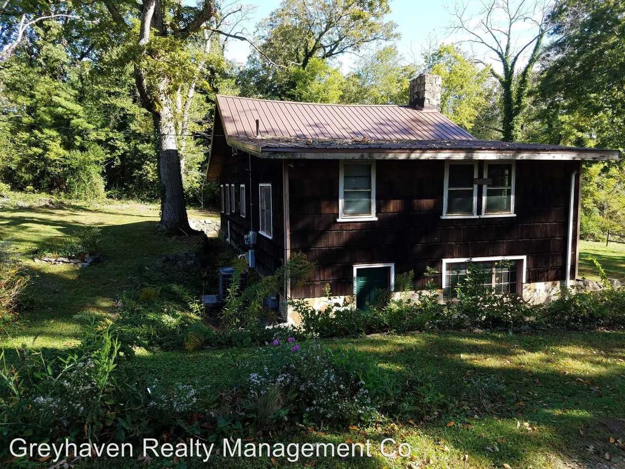 1512 Gardenhire St - Photo 3 of 15