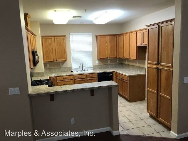 107 Lexington St - Photo 2 of 20