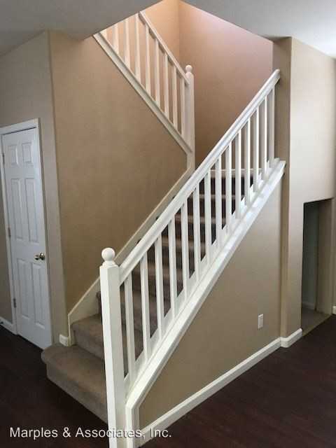 107 Lexington St - Photo 3 of 20