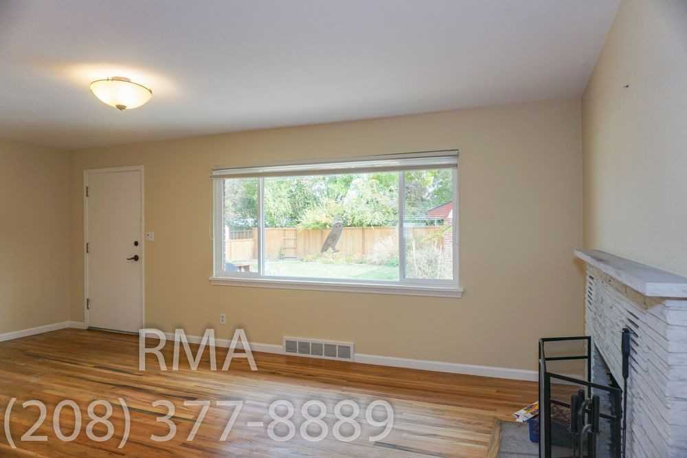 1110 Marshall St - Photo 3 of 15