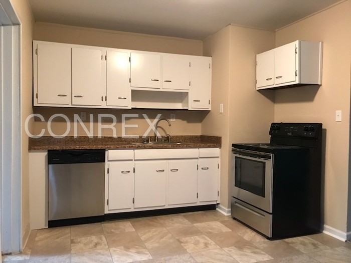 10112 Manistee Way - Photo 3 of 12