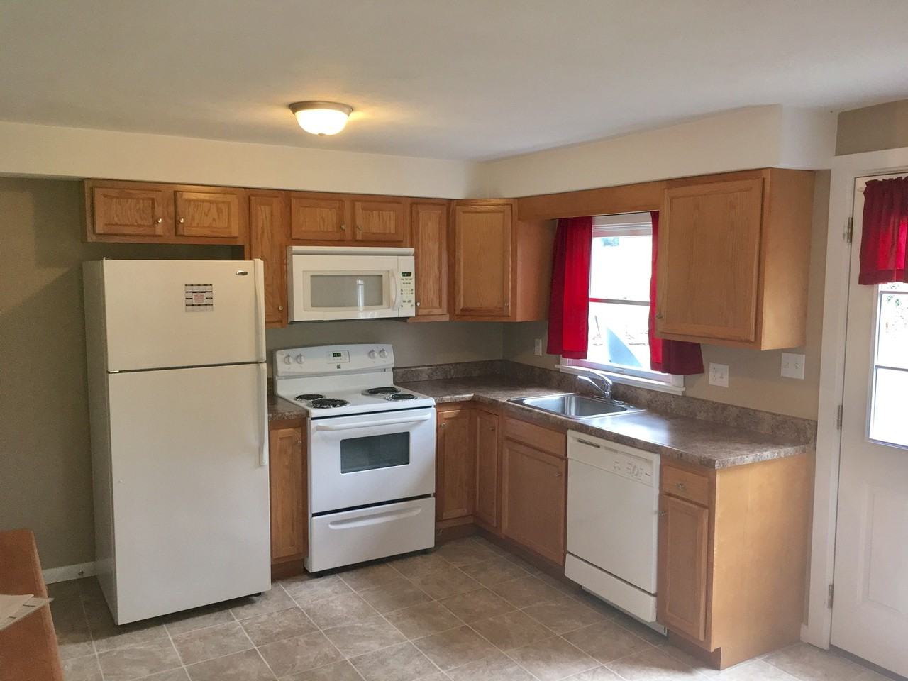 128 Constitution Ave. 2 - Photo 2 of 6