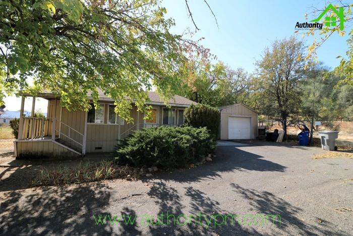 3586 Railroad Ave - Photo 2 of 2