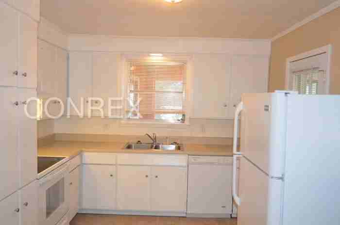 2428 Sumac Dr - Photo 3 of 13