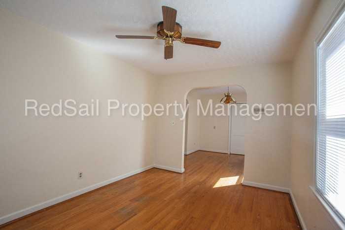 1018 28th St - Photo 2 of 16