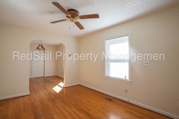 1018 28th St - Photo 3 of 16