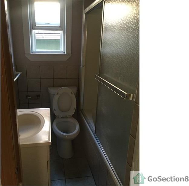 32 Evergreen Ave #1 - Photo 3 of 9