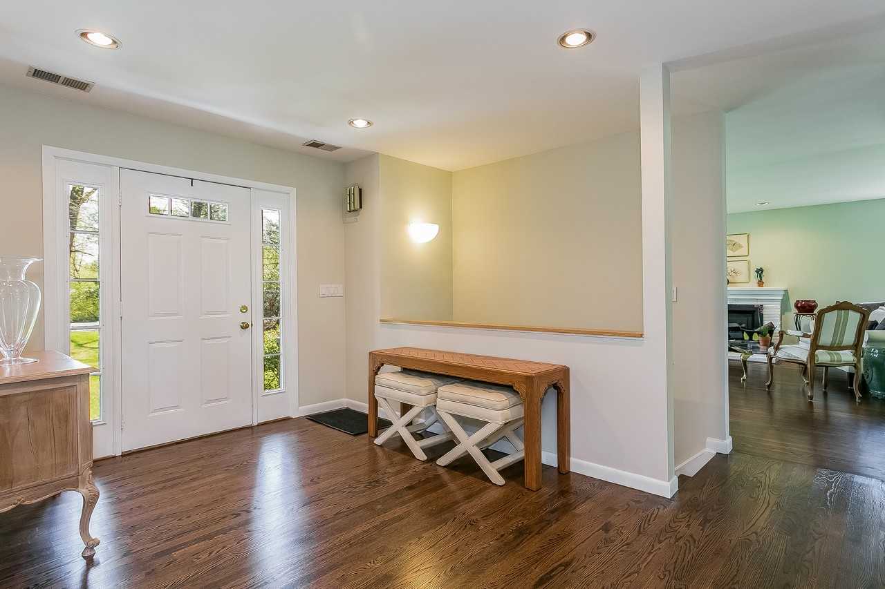 6 Elizabeth Pl - Photo 3 of 27