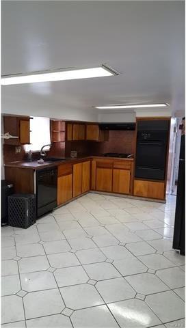 826 Wilcox Ave - Photo 2 of 11