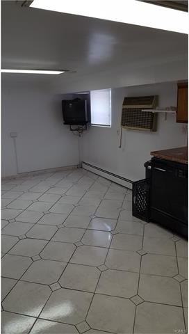 826 Wilcox Ave - Photo 3 of 11