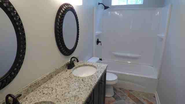 205 Hickory Terrace - Photo 3 of 6