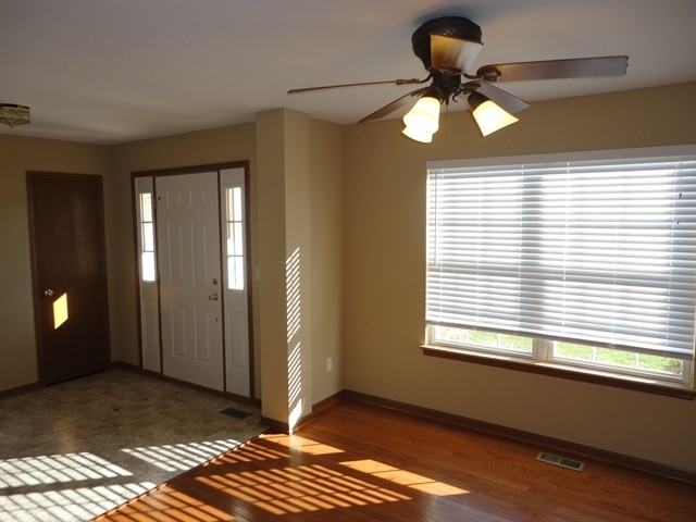 419 Driftwood Ct - Photo 2 of 10