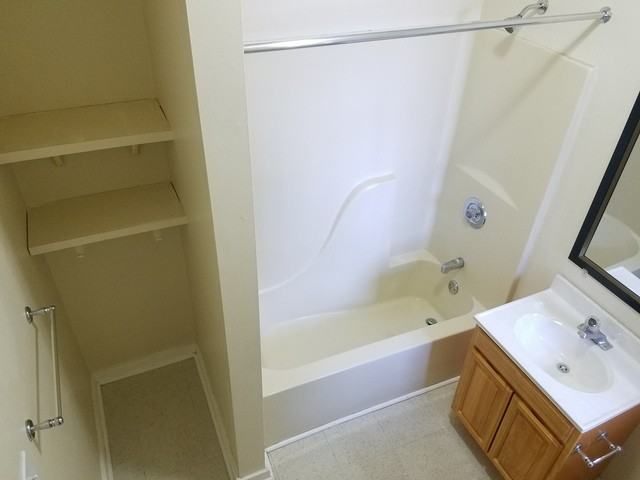 3206 W Fulton Blvd #1 - Photo 3 of 7