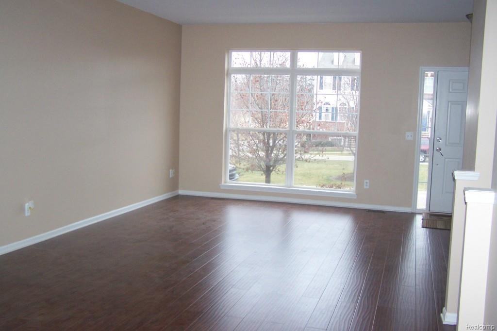 159 Center Blvd #31 - Photo 2 of 17