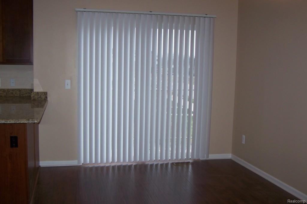 159 Center Blvd #31 - Photo 3 of 17