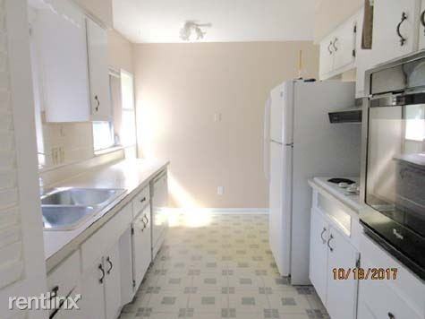 13936 Bermuda Dr - Photo 2 of 9