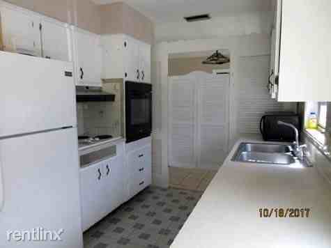 13936 Bermuda Dr - Photo 3 of 9