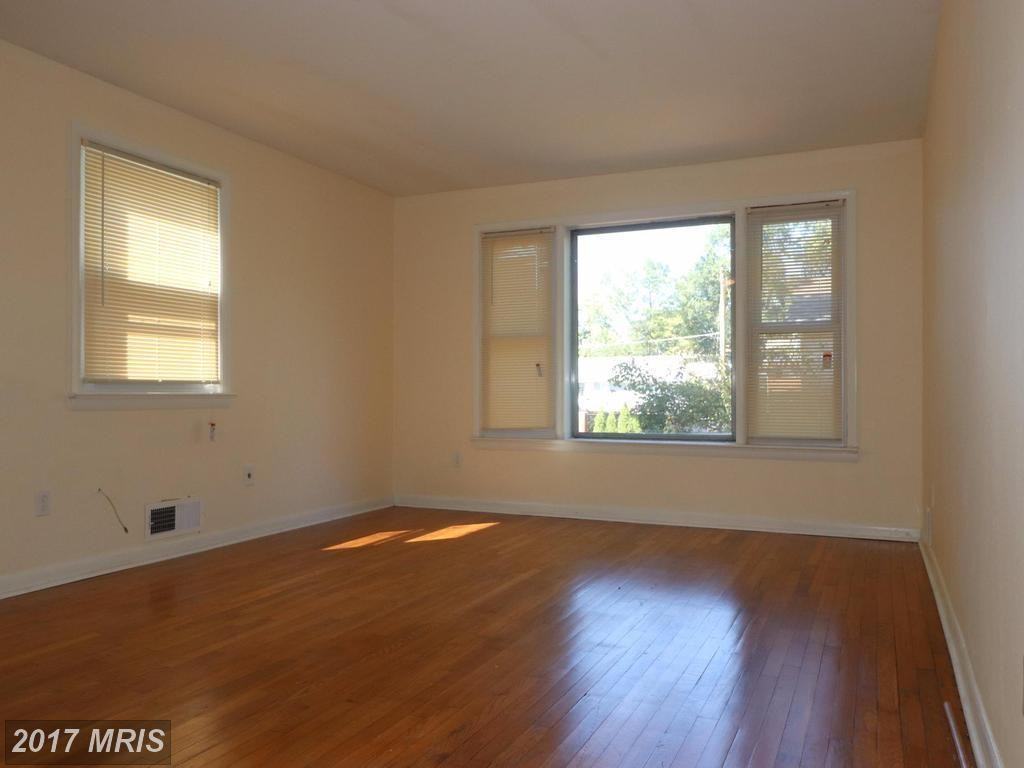 6420 Seat Pleasant Dr - Photo 3 of 12