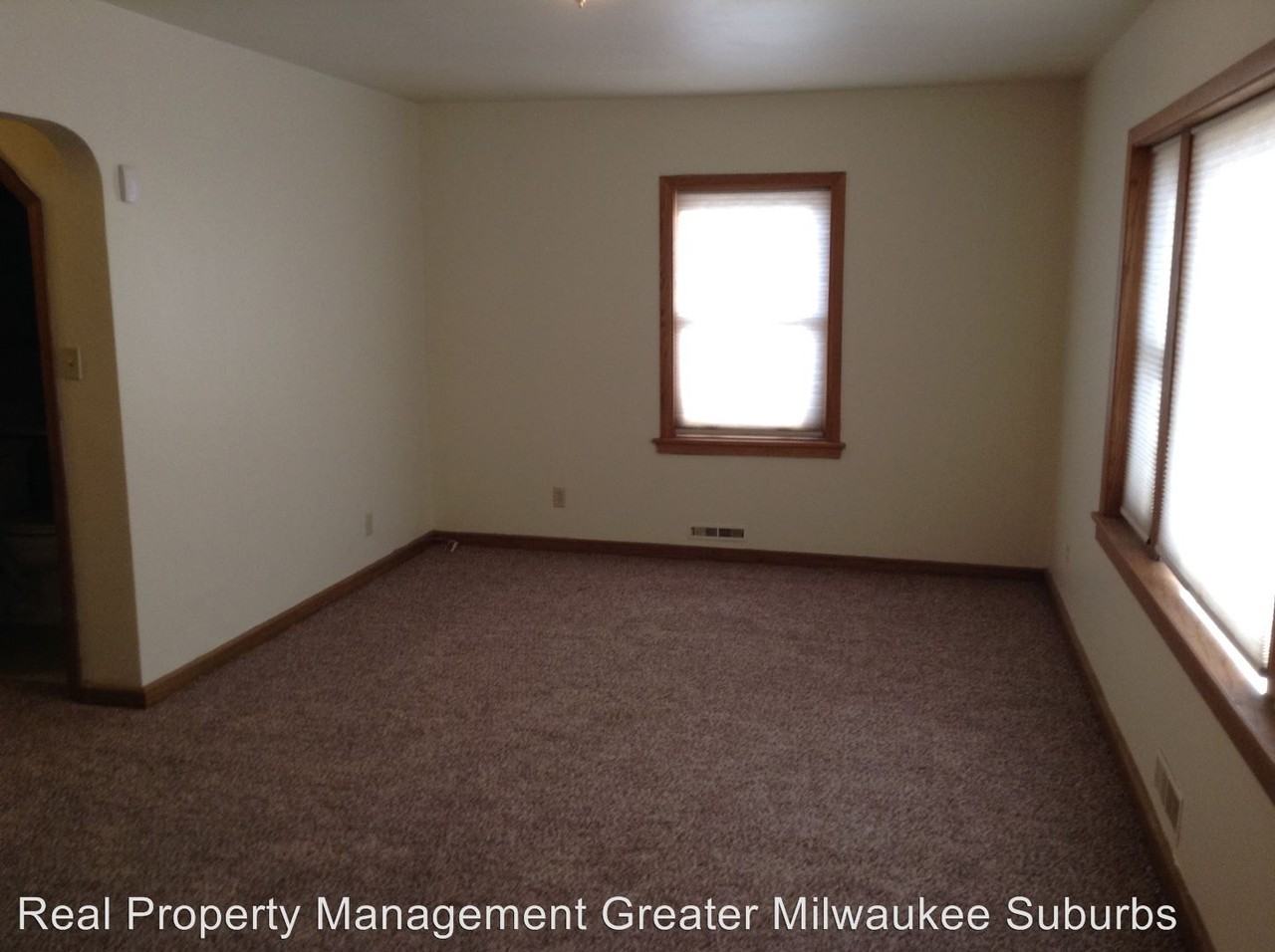 4032 N 92nd St - Photo 3 of 17