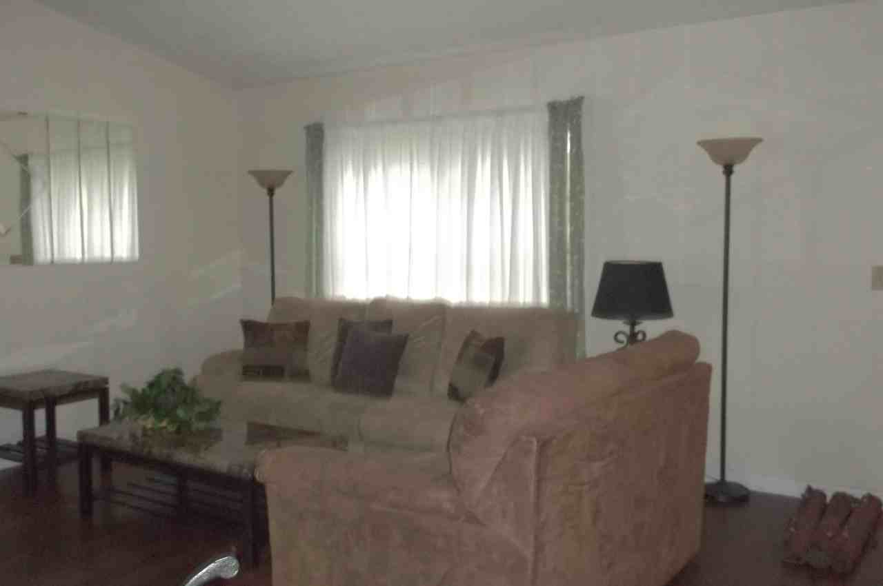 10533 Putnam Ct - Photo 3 of 9