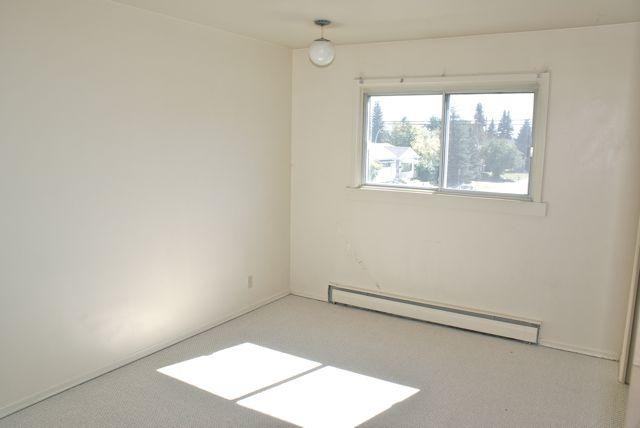 9750 62 St NW - Photo 2 of 11