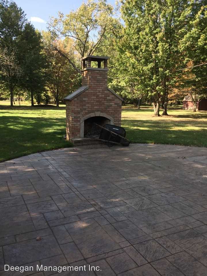 5687 Falkirk Rd - Photo 3 of 8