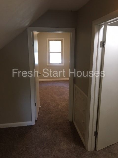 112 Pembrook Dr - Photo 3 of 12