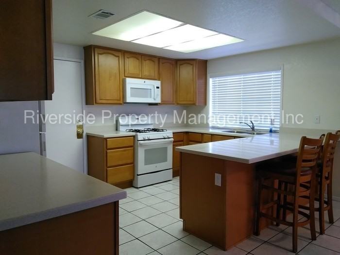 18175 Gregory St - Photo 2 of 14