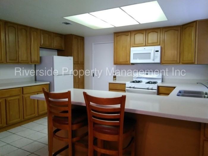 18175 Gregory St - Photo 3 of 14