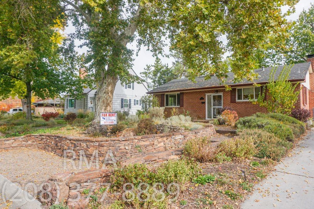 1110 Marshall St - Photo 2 of 15