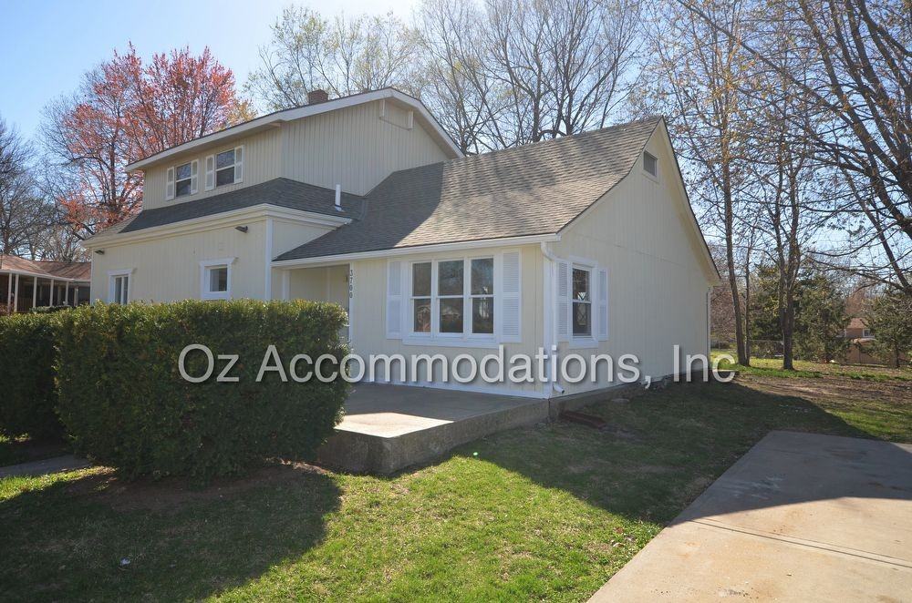 3700 S Northern Blvd - Photo 2 of 20
