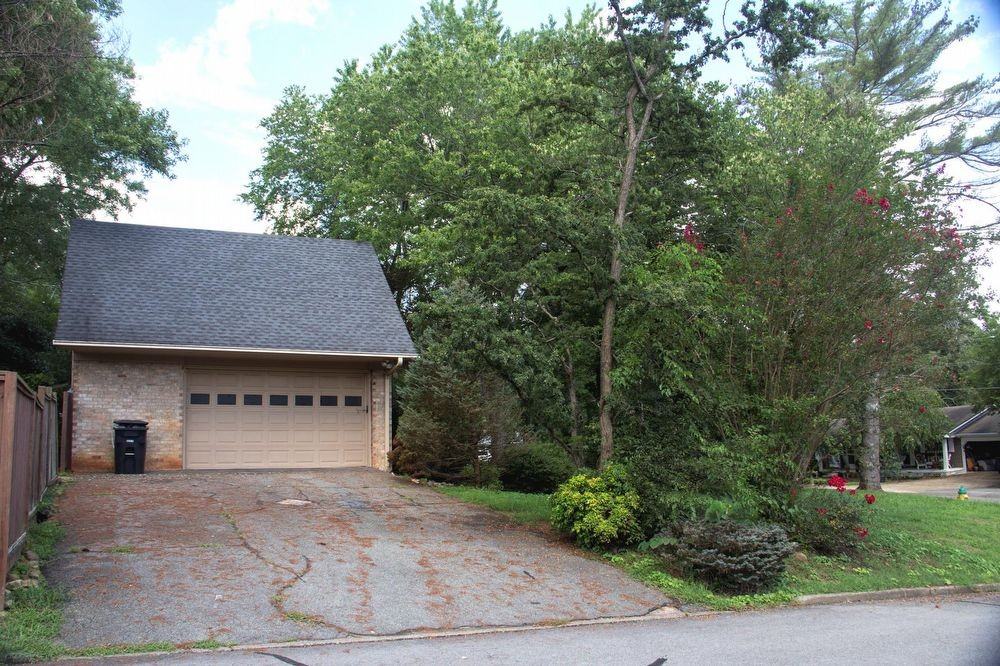 1501 Brentwood Dr - Photo 2 of 15