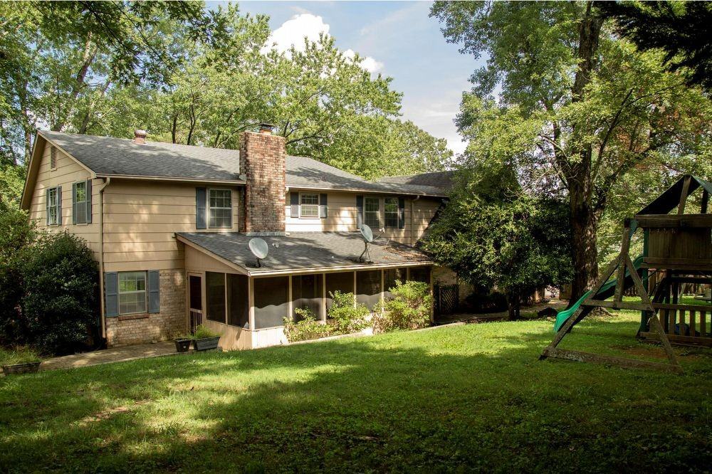 1501 Brentwood Dr - Photo 3 of 15