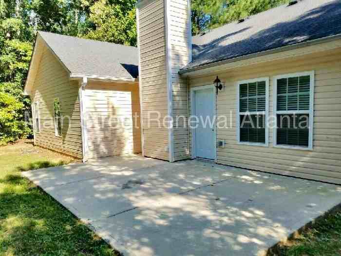 8154 Amanda Ln - Photo 3 of 13