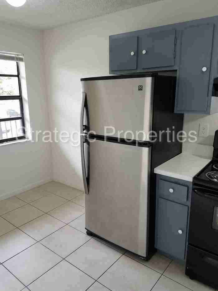 4173 Lakeside Dr - Photo 2 of 21